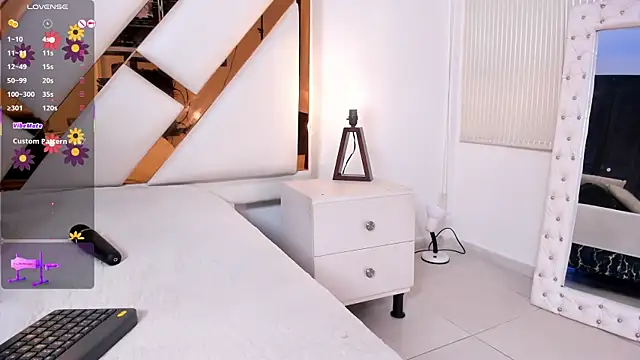 Niicolle Evanss online show from 03/31/26, 07:36