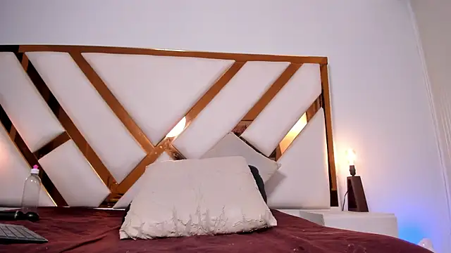 Niicolle Evanss online show from 04/19/26, 02:05