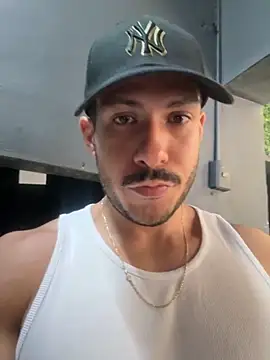 Snapshot of Darg98 chatting on 09/25/25, 10:02 Darg98 online show from 09/25/25, 10:02