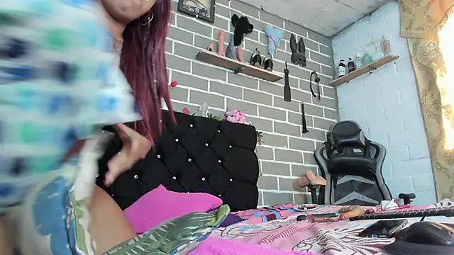 CharlotteBrowm online show from 10/25/25, 06:13