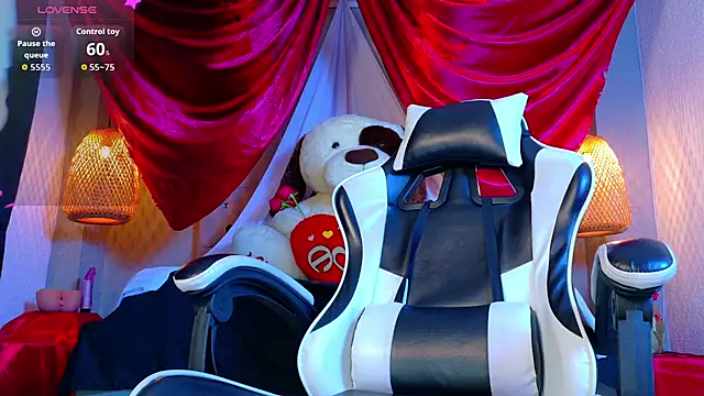 Thaiel Fosteer online show from 02/15/26, 07:38