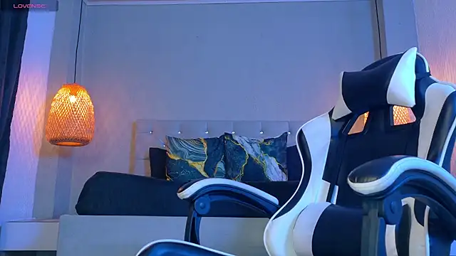 Thaiel Fosteer online show from 04/20/26, 07:11