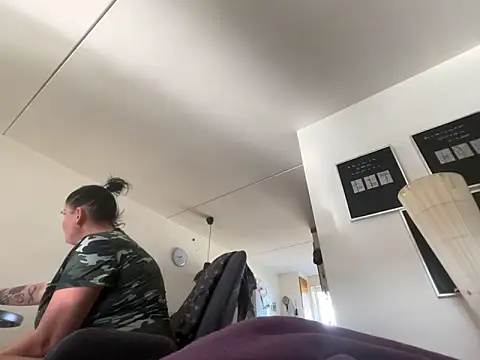 Tina-Maria online show from 10/18/25, 11:44