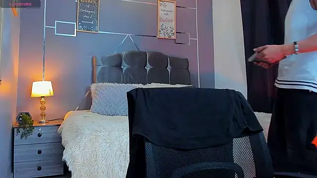 oliver mr  online show from 11/04/25, 12:15