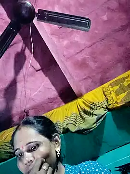 Pooja750 online show from 10/31/25, 03:13