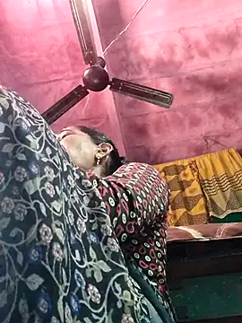 Pooja750 online show from 12/18/25, 05:02