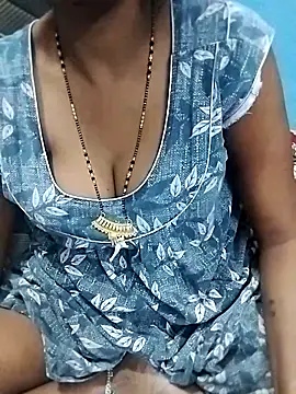 Snapshot of Priyanka-hot chatting on 10/25/25, 04:02 Priyanka-hot online show from 10/25/25, 04:02
