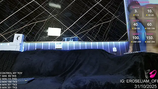 Snapshot of eroseliam chatting on 10/31/25, 07:59 eroseliam online show from 10/31/25, 07:59