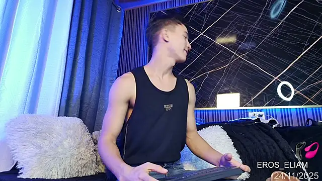 Snapshot of eroseliam chatting on 11/24/25, 07:13 eroseliam online show from 11/24/25, 07:13