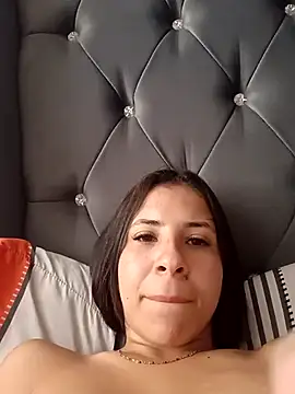 Snapshot of Liagni0 chatting on 11/05/25, 03:23 Liagni0 online show from 11/05/25, 03:23