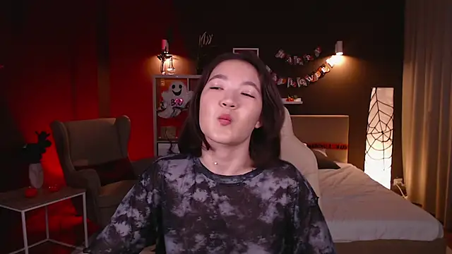 Halle Berrry online show from 10/23/25, 02:05