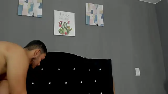 Snapshot of chatting on 05/15/26, 12:23 online show from 05/15/26, 12:23
