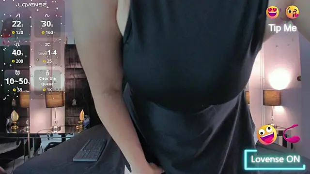 EvamilfXXX online show from 11/13/25, 11:53