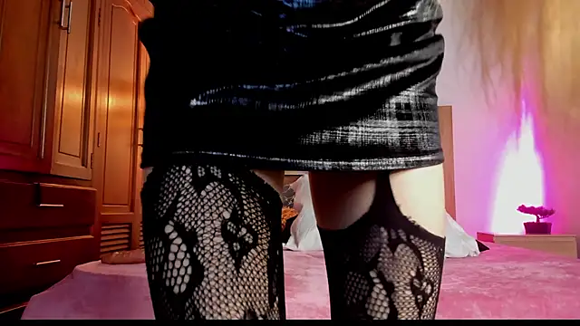 hellzel moon online show from 10/29/25, 07:04