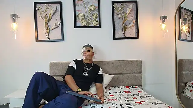 Snapshot of DannySamm chatting on 10/13/25, 12:16 DannySamm online show from 10/13/25, 12:16