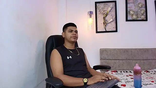 Snapshot of DannySamm chatting on 10/17/25, 12:08 DannySamm online show from 10/17/25, 12:08