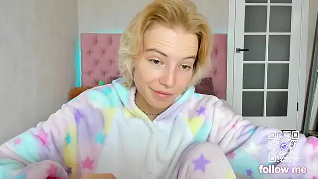 Snapshot of Pink_Lila18 chatting on 10/07/25, 08:22 Pink Lila18 online show from 10/07/25, 08:22