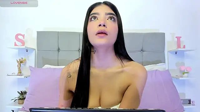 Sarahlopezz online show from 07/26/26, 05:15
