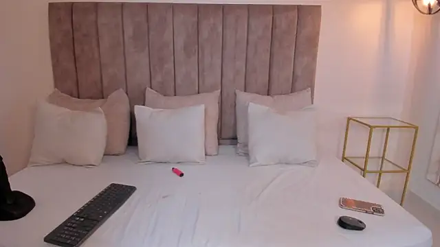 amber colliiins online show from 11/24/25, 05:23