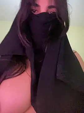 Snapshot of TKeenaRBrow8 chatting on 11/07/25, 12:10 TKeenaRBrow8 online show from 11/07/25, 12:10