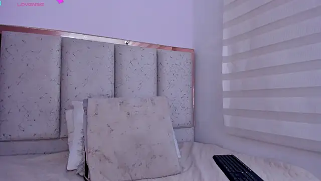 Snapshot of violeta_olsen chatting on 01/18/26, 06:34 violeta olsen online show from 01/18/26, 06:34