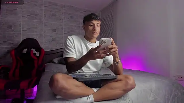 DavisFirb online show from 12/01/25, 02:49