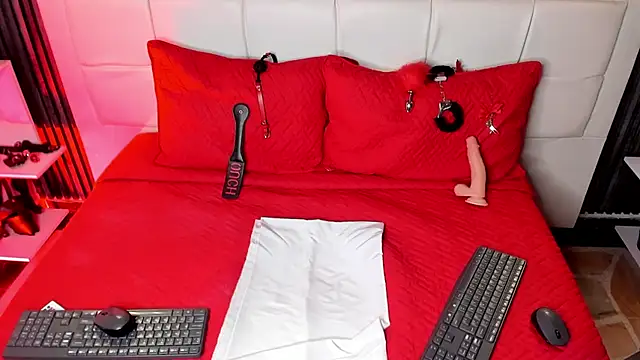 Snapshot of Violet_sl4ve chatting on 11/07/25, 04:51 Violet sl4ve online show from 11/07/25, 04:51