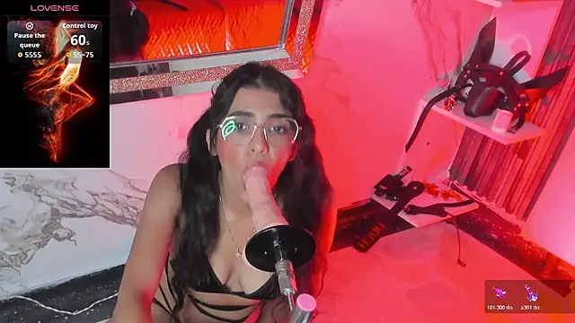 Snapshot of Violet_sl4ve chatting on 11/08/25, 08:51 Violet sl4ve online show from 11/08/25, 08:51