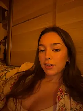 Snapshot of LillieOlive chatting on 10/19/25, 10:10 LillieOlive online show from 10/19/25, 10:10