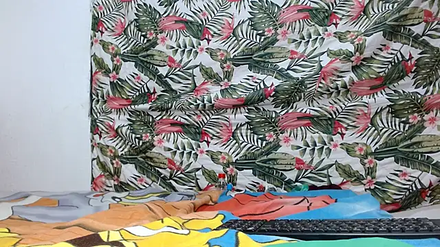 Snapshot of smallkarlakarla chatting on 01/14/26, 10:36 smallkarlakarla online show from 01/14/26, 10:36