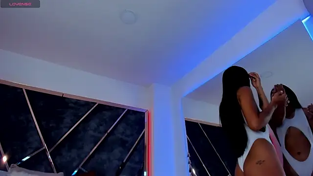 SusanaHenao online show from 11/03/25, 05:58