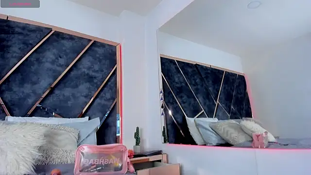 SusanaHenao online show from 12/04/25, 06:16