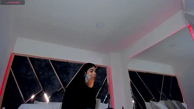 SusanaHenao online show from 12/18/25, 05:08