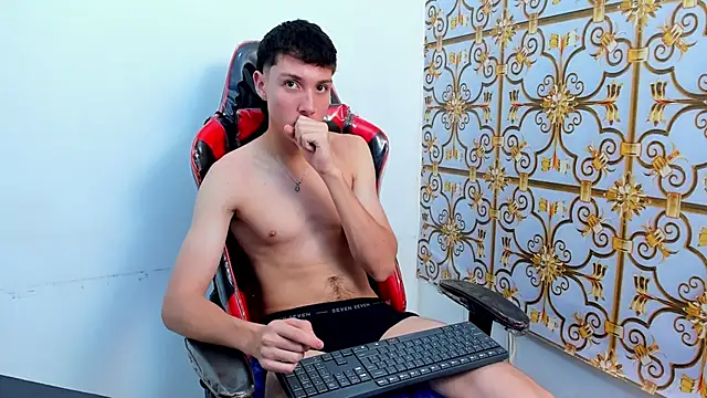 Snapshot of LittleDanny_ chatting on 10/15/25, 03:56 LittleDanny online show from 10/15/25, 03:56