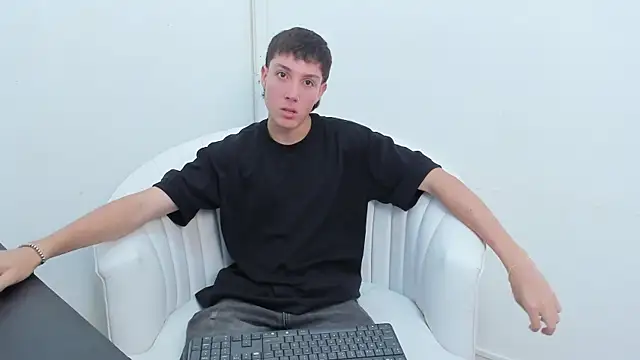 LittleDanny  online show from 11/12/25, 03:56