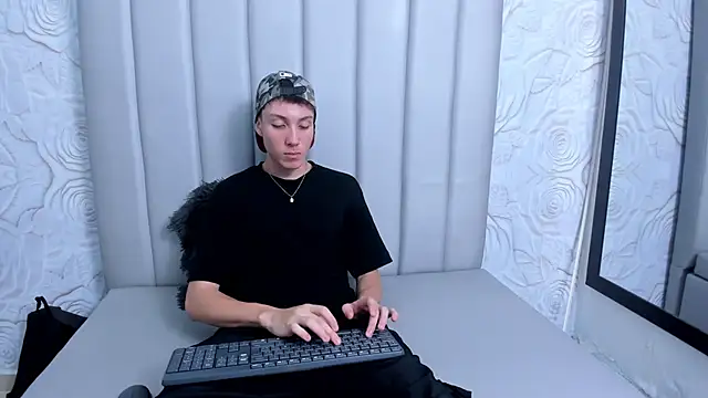 LittleDanny  online show from 12/01/25, 06:02