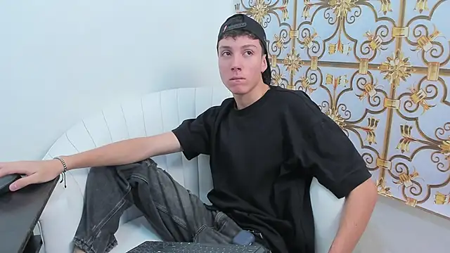 LittleDanny  online show from 12/18/25, 04:24