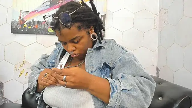 Anaa Fuentess online show from 12/15/25, 11:47