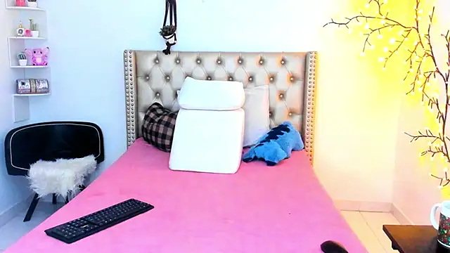 LenaStylesOA online show from 11/27/25, 12:51