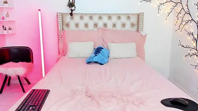 LenaStylesOA online show from 03/23/26, 08:13