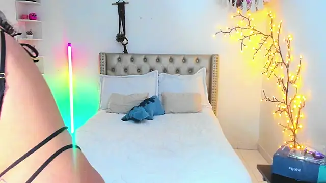 LenaStylesOA online show from 04/23/26, 08:44