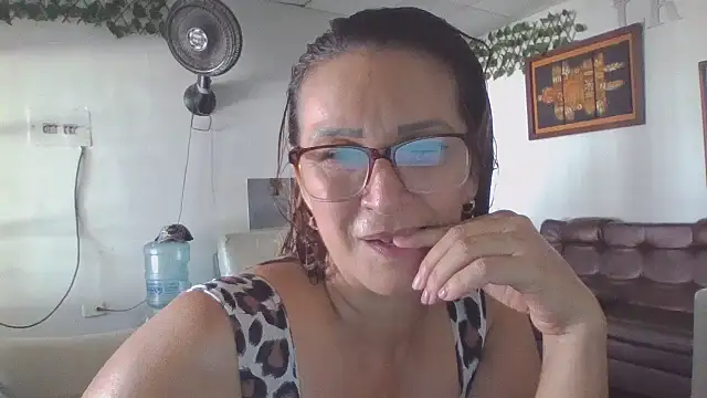 MiaVega online show from 11/01/25, 03:03