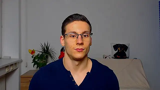 Snapshot of ZeinMiracles chatting on 12/22/25, 08:39 ZeinMiracles online show from 12/22/25, 08:39