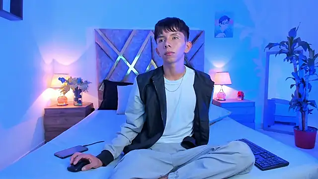 Hyunjin Son online show from 10/17/25, 11:18