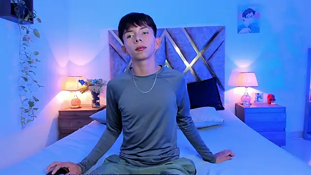 Hyunjin Son online show from 10/21/25, 08:31