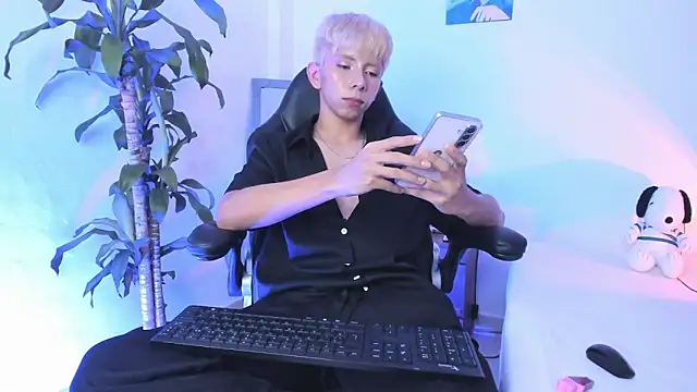 Hyunjin Son online show from 01/06/26, 06:00