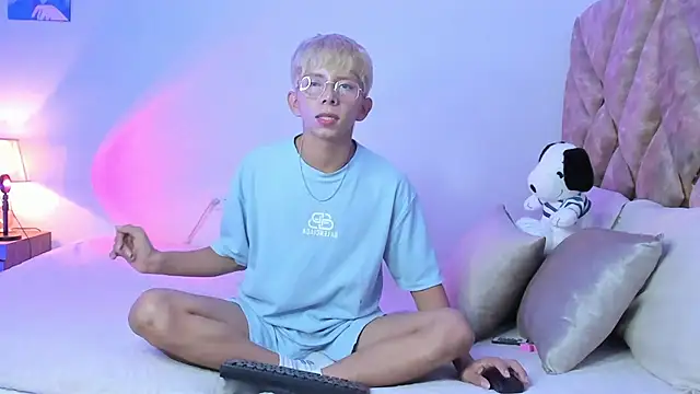 Hyunjin Son online show from 01/14/26, 03:28