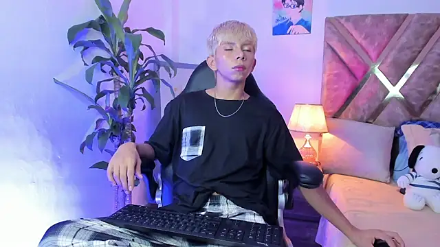 Hyunjin Son online show from 02/17/26, 08:37