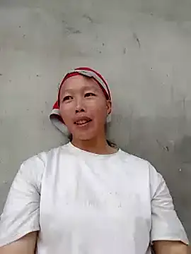 Snapshot of llm-bae chatting on 09/18/25, 01:18 llm-bae online show from 09/18/25, 01:18