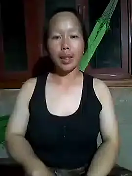 Snapshot of llm-bae chatting on 09/19/25, 12:17 llm-bae online show from 09/19/25, 12:17